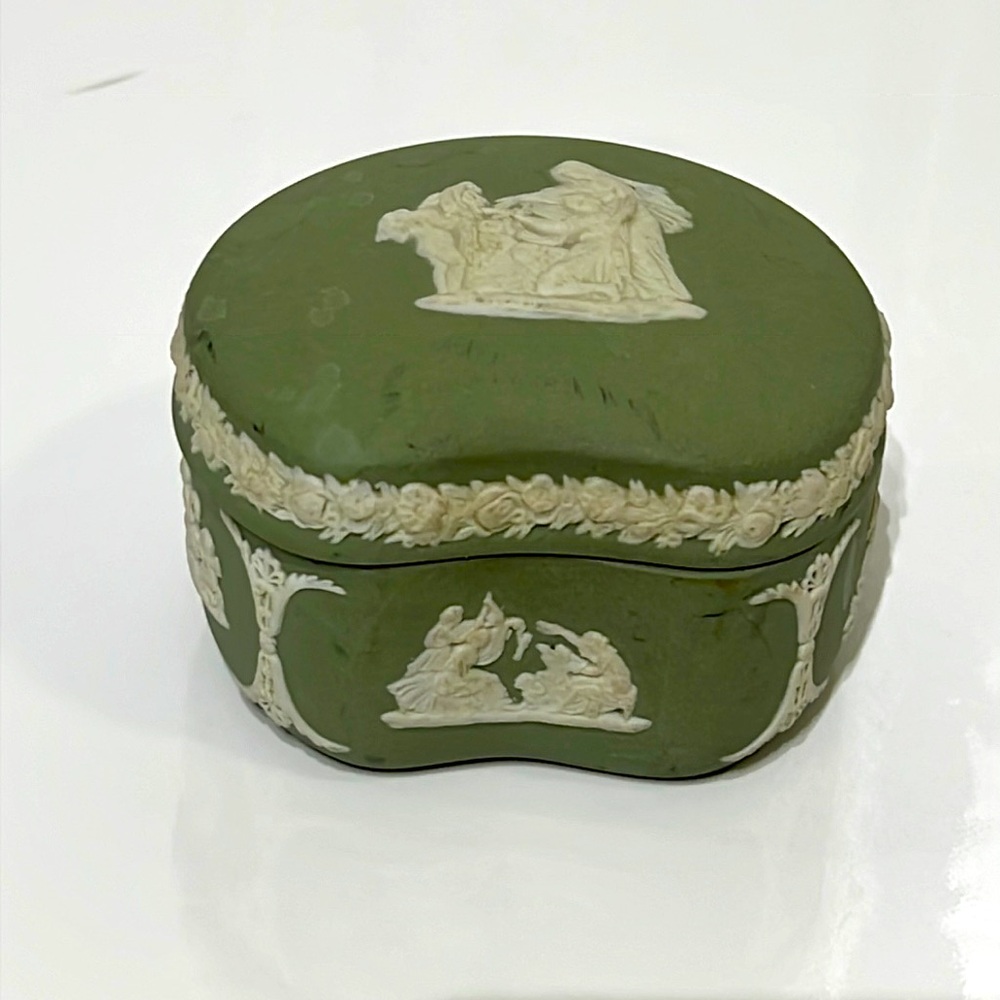 Wedgwood Jasperware Sage Green  Trinket/Jewelry Box Made in England